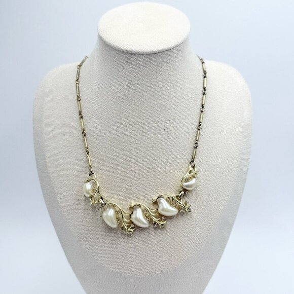 Vintage Gold Tone Rhinestones Leaves Faux Pearls Chain Necklace - Picture 1 of 7